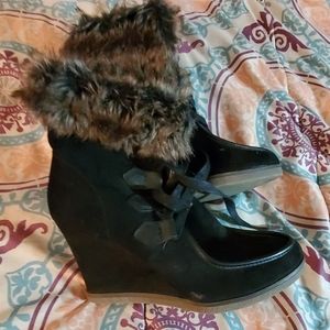 Wedge fur boots